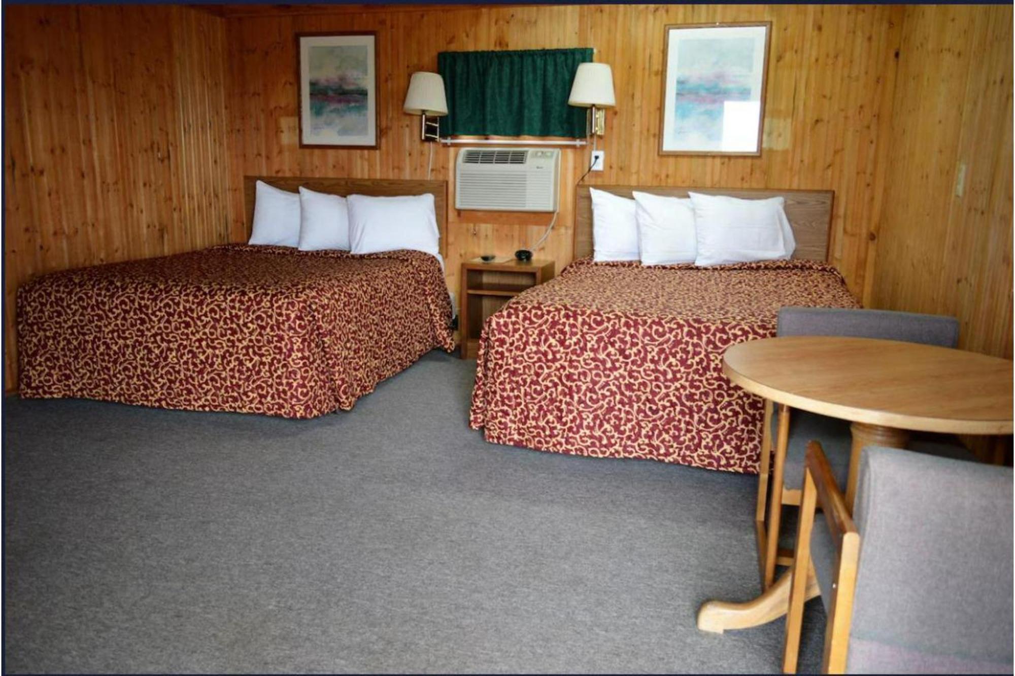Green Acre Motel By Oyo Near Rush County Airport La Crosse Exterior photo